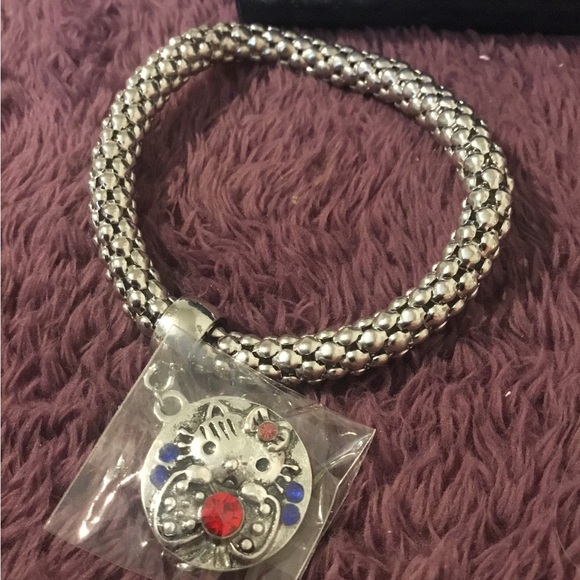 Adorable NEW Hello Kitty Silver Toned Fashion Charm Bracelet With Charms - Picture 6 of 15
